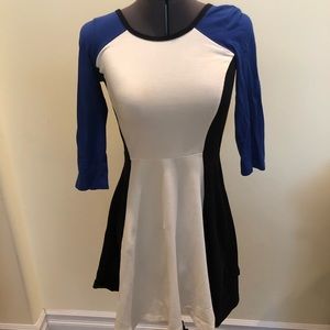 ❌SOLD IN XPOST ❌ Express Color block dress